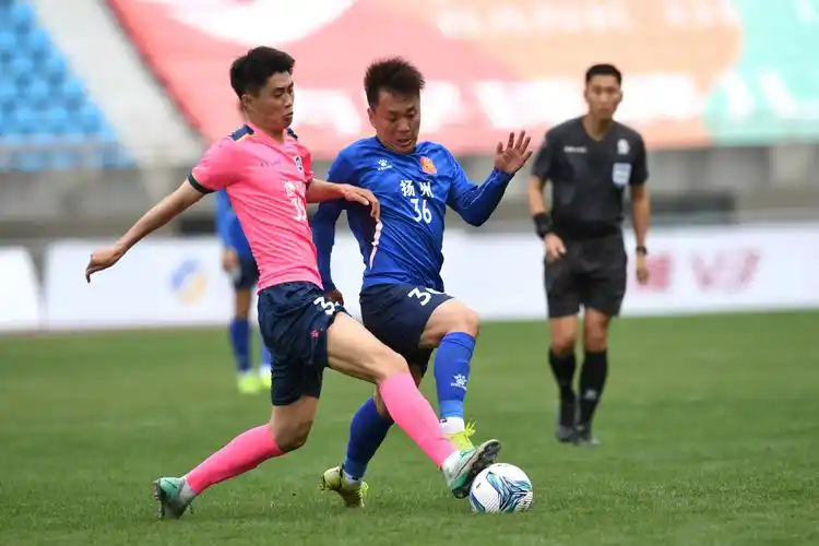 欧冠对决：巴黎圣日耳曼 VS 利物浦